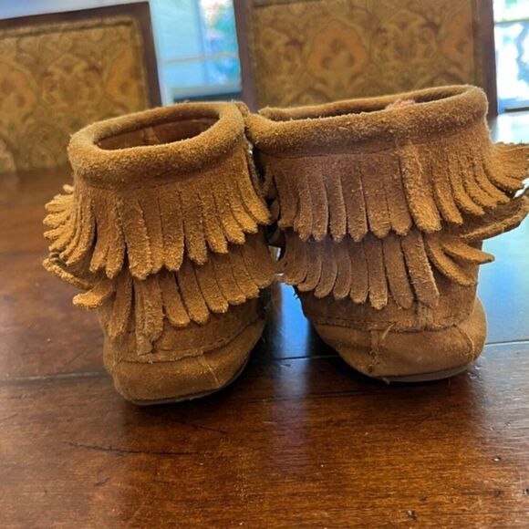 Minnetonka Ladies Fringed Low Ankle Moccasins Size 6 - Picture 4 of 9